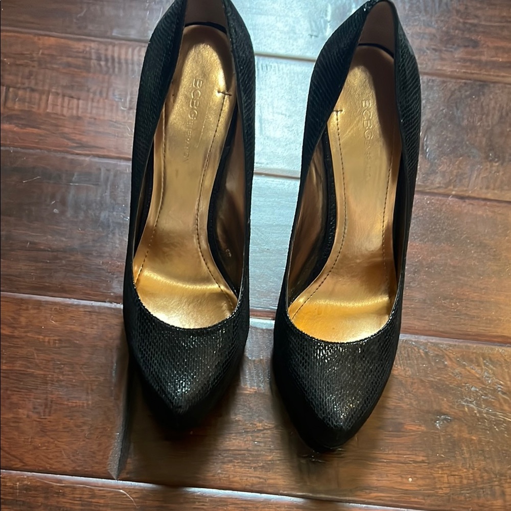 Elegant Black Pumps BCBGeneration